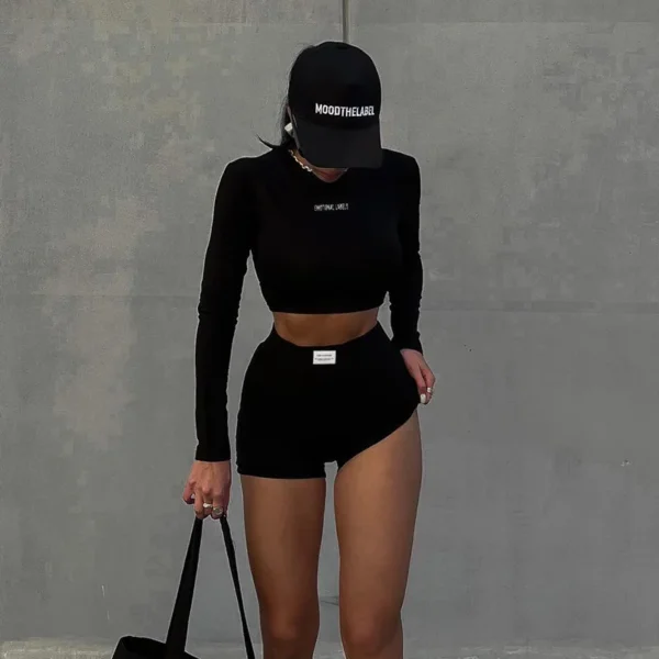 Conjunto Feminino de Shorts e Blusa - Moda Esportiva - Imagem 3