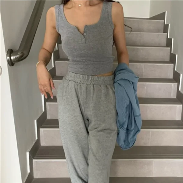 Top Tank com Botões e Textura Ribeada - Estilo Casual e Moderno - Imagem 2
