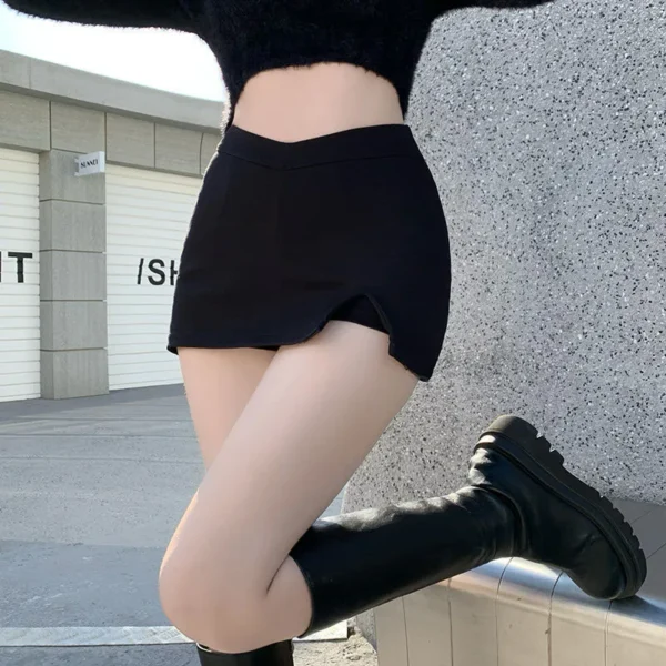 Mini Saia Preta com Fenda - Estilo Sexy e Streetwear - Imagem 3