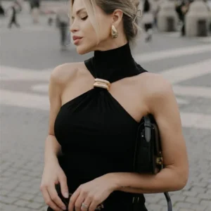 Top Tank Sexy Tomara-Que-Caia com Detalhe Metálico - Estilo Moderno e Ousado